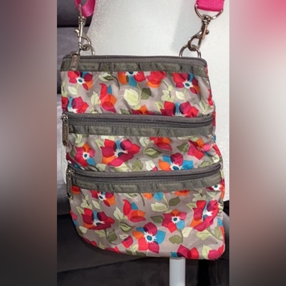 LeSportsac crossbody bag pocketbook adjustable